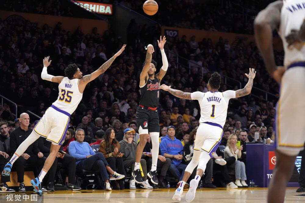 耳语所传递 耳语所传递